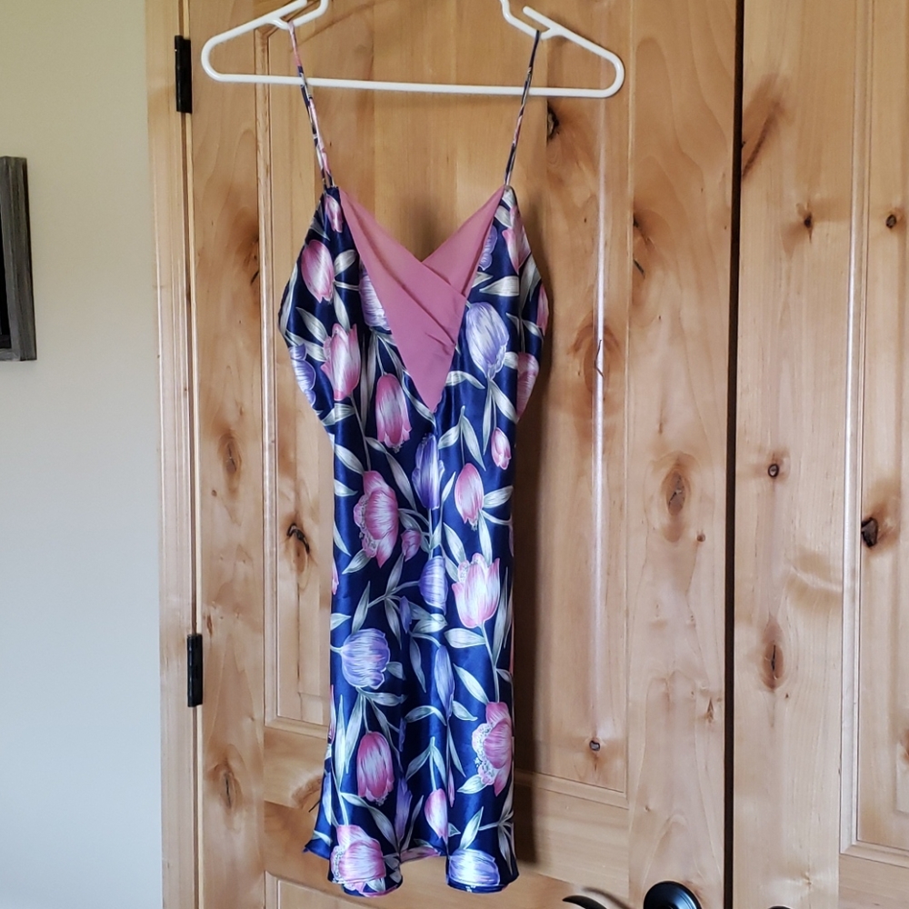 New Beautiful silky nightgown- NWOT